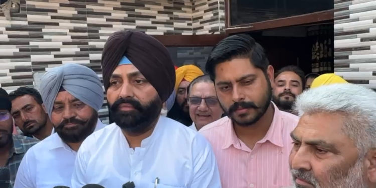 पंजाब सरकार के मंत्रियों और आप विधायकों ने शहीद एएसआई गुरनाम सिंह के परिवार से की मुलाकात, मुख्यमंत्री भगवंत सिंह मान की ओर से दिया भरोसा