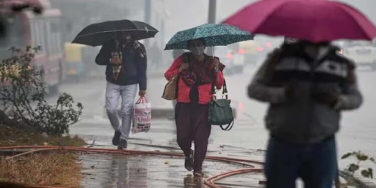IMD Weather Alert: दिल्ली-NCR में बढ़ी गर्मी, 29°C तक जा सकता है तापमान, फिलहाल बारिश के आसार नहीं