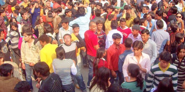 म्यूज़िक की मस्ती में सराबोर पार्टी! या हम आप की शादी-पार्टी में धूम मचा देंगे!