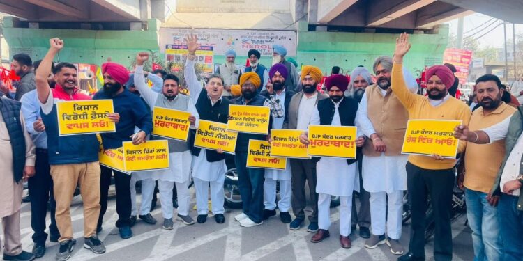 भारत-अमेरिका व्यापार समझौते के खिलाफ ‘आप’ का पंजाब भर में जोरदार प्रदर्शन, केंद्र पर देश के हितों को बेचने का लगाया आरोप