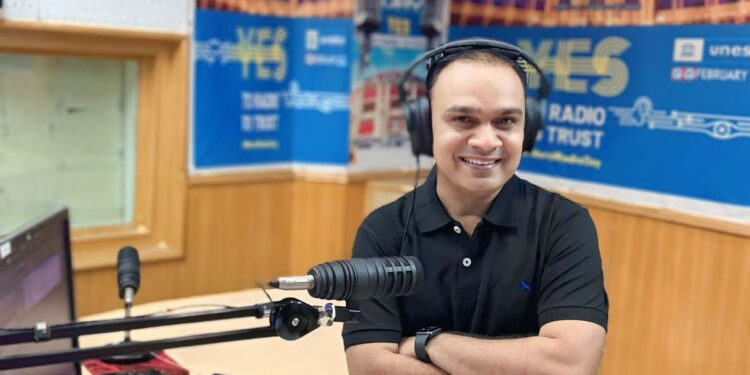 रेडियो जॉकीः अब बिखरेगा आवाज़ का जादू!