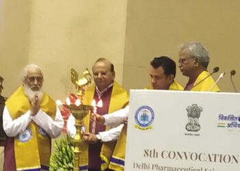 जरिया बन कर किसी को बचाना बहुत मुश्किल है : सक्सेना