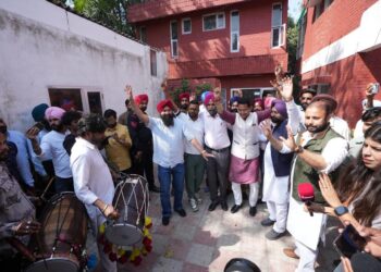 आप पंजाब ने अरविंद केजरीवाल और आप नेताओं के हक में अदालत के फैसले का चंडीगढ़ में मनाया जश्न