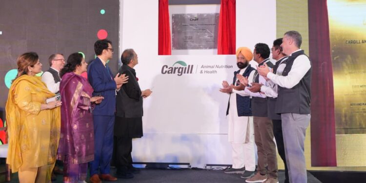 पंजाब की डेयरी और कृषि अर्थव्यवस्था के लिए बड़ी छलांग; भगवंत मान सरकार ने कारगिल कंपनी का दक्षिण एशिया का सबसे बड़ा 300 करोड़ रुपये का पशु चारा प्लांट किया शुरू