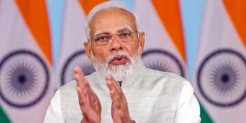 मन की बात आगे, आकाशवाणी पीछे ! सरकारी रेडियो की हालत खस्ता हुई !