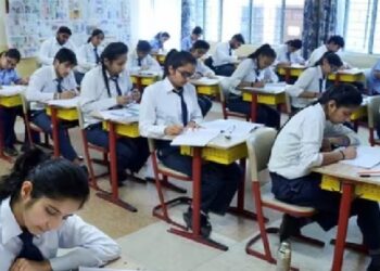 10वीं के बाद कौन-सा स्ट्रीम चुनें? साइंस, कॉमर्स या आर्ट्स—जानें करियर एक्सपर्ट्स की सलाह