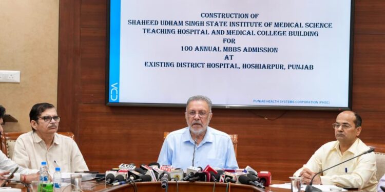 Punjab Healthcare Boost: पंजाब में बनेंगे 7 नए मेडिकल कॉलेज, 600 बढ़ेंगी MBBS सीटें; स्वास्थ्य मंत्री Dr. Balbir Singh ने किया बड़ा ऐलान