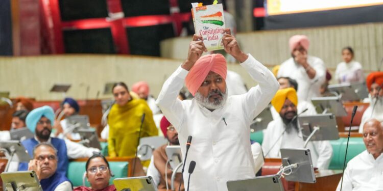 महिलाओं के खिलाफ अपमानजनक टिप्पणियां और भद्दी शब्दावली बिल्कुल भी बर्दाश्त योग्य नहीं; कांग्रेसी विधायक सुखपाल सिंह खैहरा तुरंत माफी मांगें: हरपाल सिंह चीमा