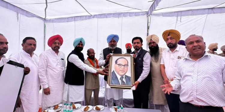 आप नेताओं ने कांशी राम जी को दी श्रद्धांजलि, सामाजिक न्याय और समानता के लिए अपना प्रतिबद्धता दोहराई