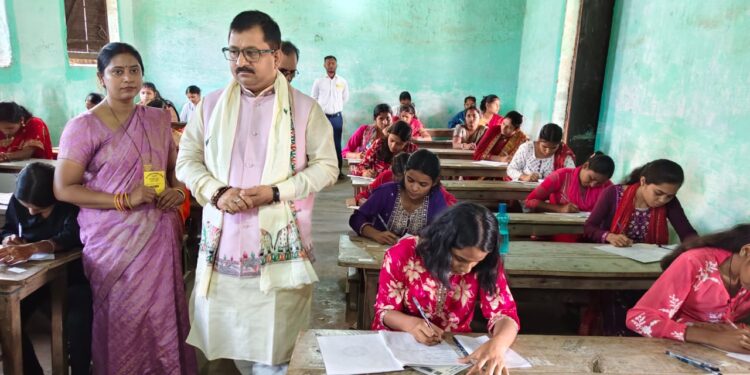 मध्यमा परीक्षा-2026 का शुभारम्भ, बिहार संस्कृत शिक्षा बोर्ड के अध्यक्ष मृत्युंजय कुमार झा ने किया औचक निरीक्षण