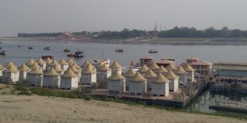 प्रयागराज रेलवे स्टेशन पर साहित्यिक दुर्घटना ! सरकारी व्यवस्था की लापरवाही