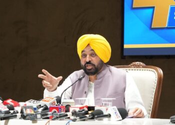 आयुष्मान भारत योजना में शर्तें लागू, जबकि ‘आप’ सरकार की मुख्यमंत्री सेहत योजना बिना किसी पाबंदी के 10 लाख रुपए तक के कैशलेस इलाज की गारंटी देती है, फर्क इरादे में है: मुख्यमंत्री भगवंत सिंह मान