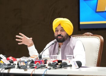 आयुष्मान भारत योजना में शर्तें लागू, जबकि ‘आप’ सरकार की मुख्यमंत्री सेहत योजना बिना किसी पाबंदी के 10 लाख रुपए तक के कैशलेस इलाज की गारंटी देती है, फर्क इरादे में है: मुख्यमंत्री भगवंत सिंह मान