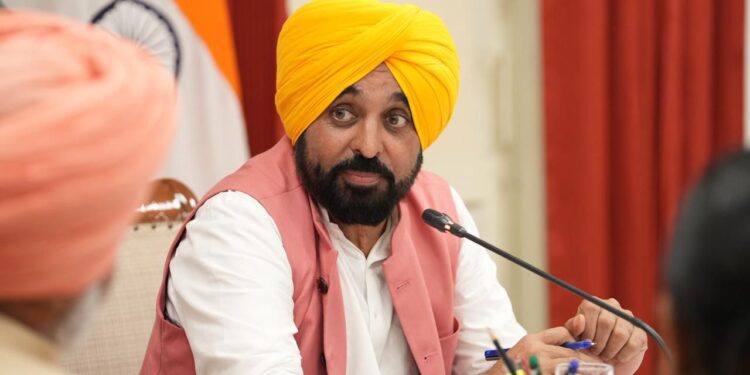 मुख्यमंत्री भगवंत सिंह मान के नेतृत्व में कैबिनेट की ओर से ‘मुख्यमंत्री मावां-धीयां सत्कार योजना’ शुरू करने को हरी झंडी; 97 प्रतिशत से अधिक महिलाओं को हर महीने 1000–1500 रुपए सम्मान राशि मिलेगी