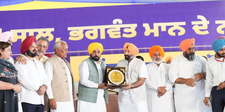 मुख्यमंत्री भगवंत सिंह मान द्वारा विकास परियोजनाओं की सौगात, सनौर में 87 करोड़ की लागत से सड़कों के नवीनीकरण की शुरुआत