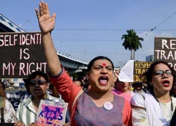 स्वयं की पहचान बनाम सत्ता की मुहर