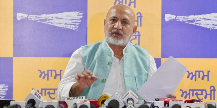 बेअदबी विरोधी कानून पर सुखबीर बादल की चुप्पी बुनियादी सवाल खड़े करती है: बलतेज पन्नू