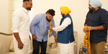 पंजाब की सियासत में ‘आप’ का बड़ा दांव: रुस्तम-ए-हिन्द पहलवान प्रीतपाल फगवाड़ा आम आदमी पार्टी में शामिल, CM मान ने किया भव्य स्वागत