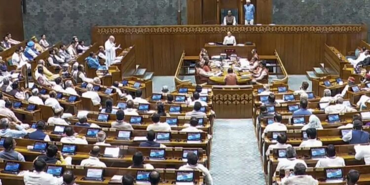 Women Reservation Bill: लोकसभा में गिरा महिला आरक्षण बिल, जानिए पास होने के लिए कितने वोट कम पड़े