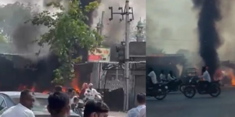 Ahmedabad Violence: अहमदाबाद में झड़प के बाद हिंसा, एक की मौत; कई दुकानें जलकर राख