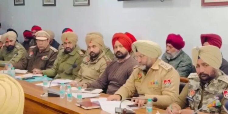 बंदूकों, ग्रेनेड और ड्रोन की बरामदगी के साथ, पंजाब पुलिस ने ‘गैंगस्टरों के खिलाफ जंग’ के तहत ऑपरेशन तेज़ किए