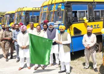 पंजाब के परिवहन क्षेत्र के विकास को और तेज किया, मुख्यमंत्री भगवंत सिंह मान ने पी.आर.टी.सी. फ्लीट में 250 नई बसों को दिखाई हरी झंडी