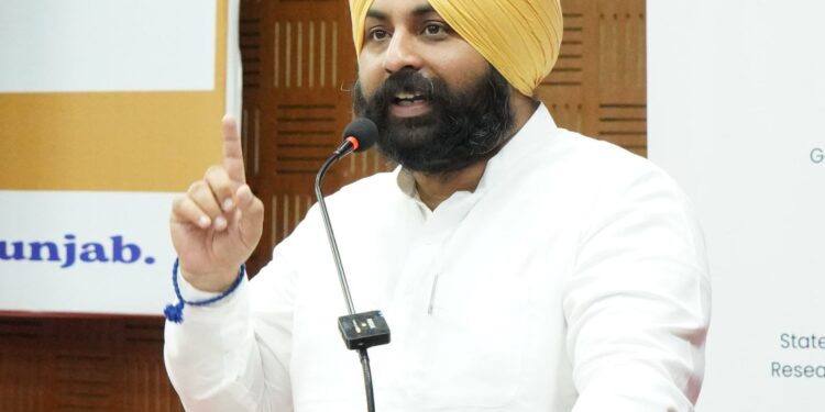 श्री अकाल तख्त साहिब पर सवाल उठाना पंथ पर सीधा हमला है, सुखबीर बादल को इसके लिए जवाबदेह ठहराया जाना चाहिए: हरजोत सिंह बैंस