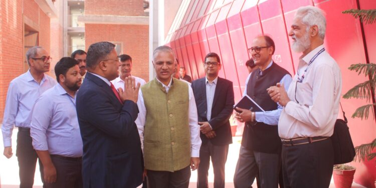 ‘आपके द्वार पर पासपोर्ट’: नालंदा विश्वविद्यालय पहुंची मोबाइल वैन, कैंपस में ही 55 छात्रों-प्रोफेसरों ने बनवाया पासपोर्ट