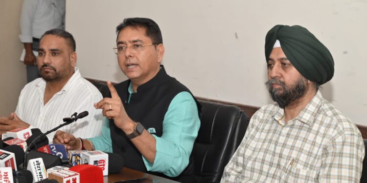 मुख्यमंत्री रोशन पंजाब योजना’ के तहत पंजाब के 13,000 गांवों को सोलर एल.ई.डी लाइटों से किया जाएगा रोशन: अमन अरोड़ा