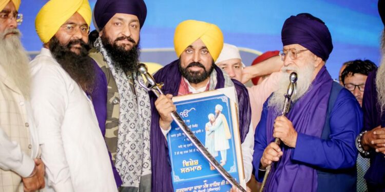 होशियारपुर के कंडी क्षेत्र में 70 साल बाद बनेंगी शानदार सड़कें, सीएम भगवंत मान ने 150 करोड़ के विकास कार्यों का किया उद्घाटन