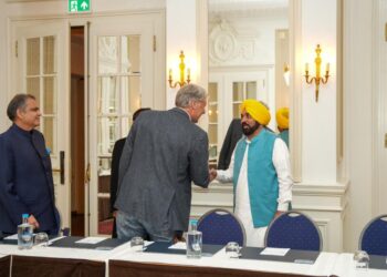 मुख्य मंत्री ने हॉलैंड के महान हॉकी खिलाड़ी फ्लोरिस जान बोवेलैंडर से की मुलाकात, पंजाब के खिलाड़ियों को प्रशिक्षण देने का दिया आमंत्रण