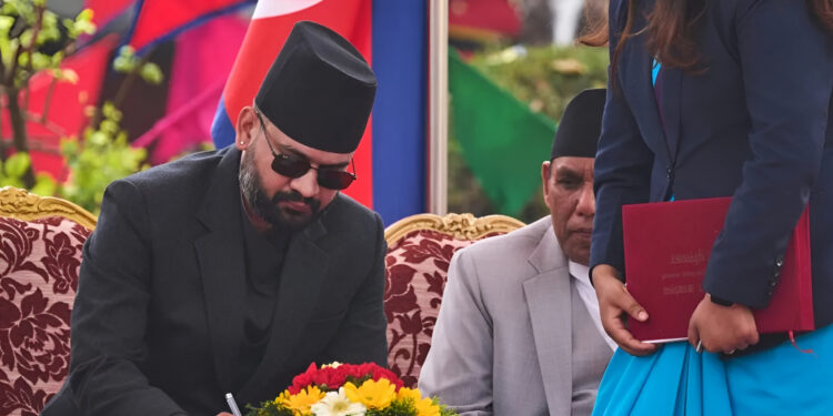 Nepal Political Crisis: नेपाल में बड़ा सियासी भूचाल! बालेन शाह सरकार के गृह मंत्री का सिर्फ 26 दिन में इस्तीफा, सड़कों पर उतरे हजारों छात्र