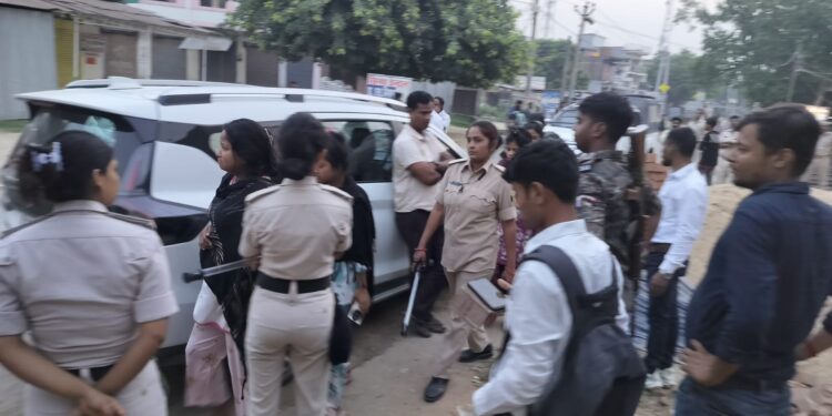 बिहार के गोपालगंज में बड़ी कार्रवाई: आर्केस्ट्रा से 40 नाबालिग लड़कियां मुक्त, 22 गिरफ्तार