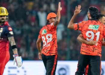 IPL 2026 Playoffs: आरसीबी ने पक्की की प्ले-ऑफ की सीट, बाकी 3 स्पॉट्स के लिए 7 टीमों में फंसा पेंच