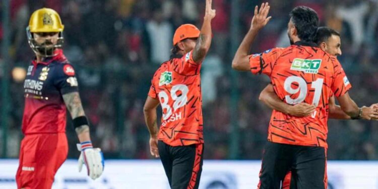 IPL 2026 Playoffs: आरसीबी ने पक्की की प्ले-ऑफ की सीट, बाकी 3 स्पॉट्स के लिए 7 टीमों में फंसा पेंच