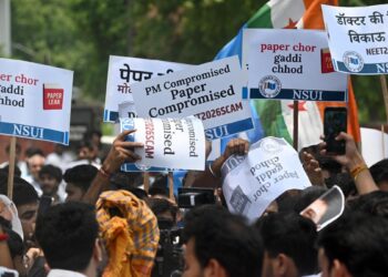 प्रतियोगिता का पतन, भविष्य से विश्वासघात : पेपर–लीक और शासन का मौन