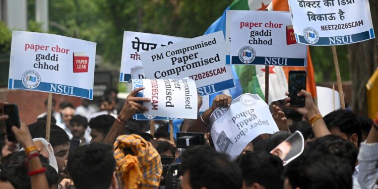 प्रतियोगिता का पतन, भविष्य से विश्वासघात : पेपर–लीक और शासन का मौन