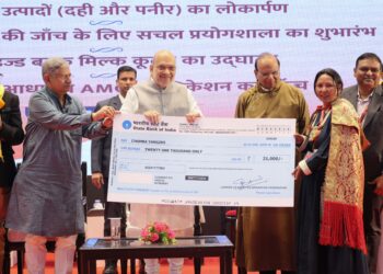 केन्द्रीय गृह एवं सहकारिता मंत्री श्री अमित शाह ने लद्दाख में विभिन्न डेयरी अवसंरचना एवं सहकारी पहलों का शिलान्यास और उद्घाटन किया
