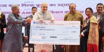 केन्द्रीय गृह एवं सहकारिता मंत्री श्री अमित शाह ने लद्दाख में विभिन्न डेयरी अवसंरचना एवं सहकारी पहलों का शिलान्यास और उद्घाटन किया