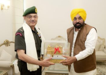 मुख्यमंत्री भगवंत सिंह मान ने पश्चिमी कमान के आर्मी कमांडर के साथ सीमावर्ती सुरक्षा, राहत कार्यों और ऑपरेशनल तैयारियों के बारे में विचार-विमर्श किया