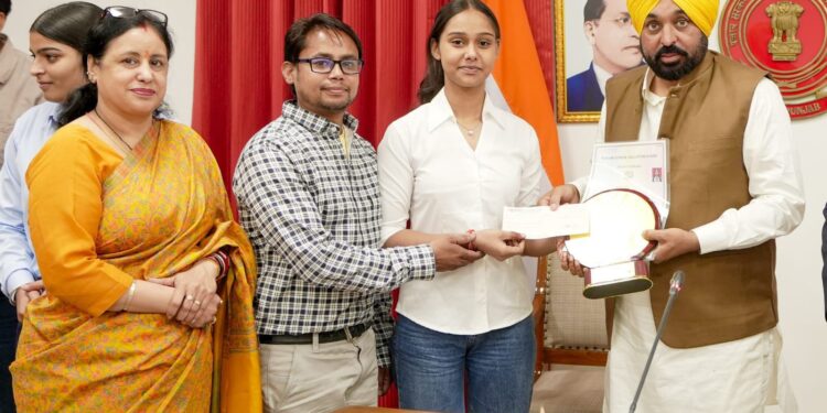 भगवंत मान सरकार की शिक्षा क्रांति का असर, पंजाब के 416 सरकारी स्कूलों की 12वीं कक्षा का रिजल्ट 100 प्रतिशत रहा