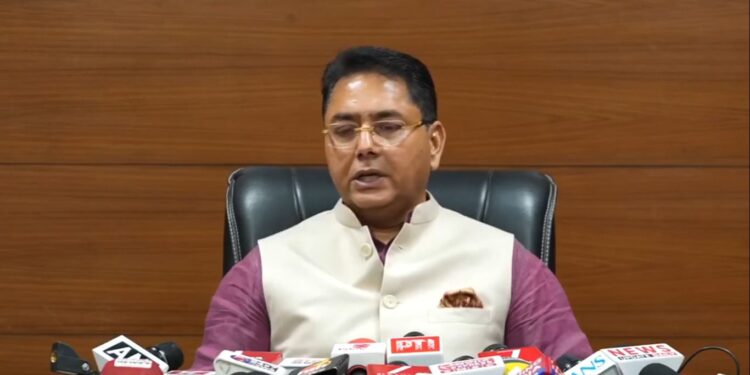 भाजपा ने पश्चिम बंगाल में वोट चुराए, अब तेल की कीमतें बढ़ाकर लोगों को लूट रही है: अमन अरोड़ा