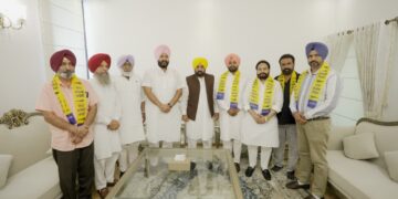 कांग्रेस को बड़ा नुकसान: तलबीर गिल के नेतृत्व में मजीठा के दिग्गज नेताओं ने थामा AAP का दामन, CM भगवंत मान ने किया स्वागत