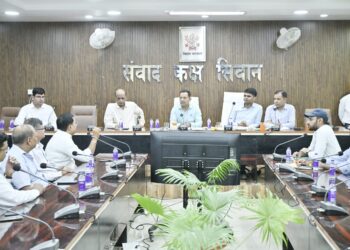 बिहार में औद्योगिक विकास तेज: उद्योग सचिव कुंदन कुमार ने सिवान-गोपालगंज में किया इकाइयों का निरीक्षण, उद्यमियों से किया सीधा संवाद