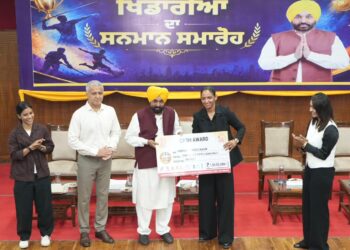 पंजाब के खिलाड़ियों ने दुनिया भर में तिरंगे का मान बढ़ाया, मुख्यमंत्री भगवंत सिंह मान द्वारा पुरस्कार और इनामी राशि से खिलाड़ियों का सम्मान