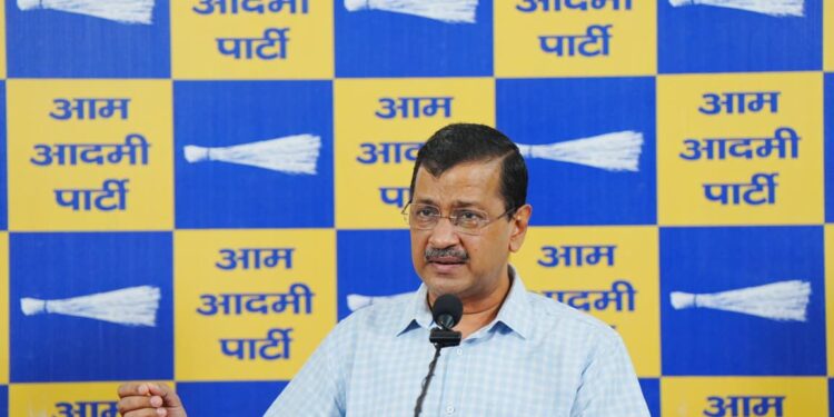नीट के बाद अब सीबीएसई मूल्यांकन में गड़बड़ी, शिक्षा मंत्री को बर्खास्त करें प्रधानमंत्री- केजरीवाल