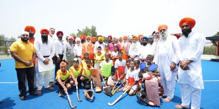 मुख्यमंत्री भगवंत सिंह मान ने जालंधर में खेलों को प्रोत्साहित करने के लिए दिया बड़ा तोहफा, गांव सीचेवाल के संत अवतार सिंह मेमोरियल हॉकी स्टेडियम में एस्ट्रोटर्फ का किया उद्घाटन