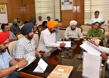 वित्त मंत्री हरपाल सिंह चीमा ने कर्मचारी यूनियनों के साथ उच्च स्तरीय बैठकों की अध्यक्षता की, लंबित मुद्दों के जल्द समाधान के दिए निर्देश
