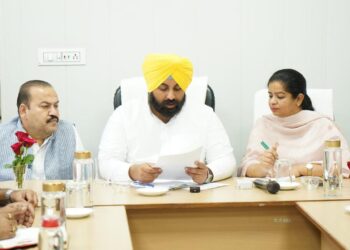 हरजोत सिंह बैंस की नगर निगम अधिकारियों को हिदायत – लुधियाना शहर को 30 जून तक सड़कों के गड्ढों और मैनहोल से मुक्त बनाया जाए