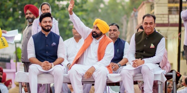 पारंपरिक राजनीतिक पार्टियाँ मुझे बदनाम करने के लिए धर्म का दुरुपयोग कर रही हैं, वे इस बात को हज़म नहीं कर पा रहीं कि आपका बेटा पंजाब में ईमानदारी से सरकार चला रहा है: मुख्यमंत्री भगवंत सिंह मान